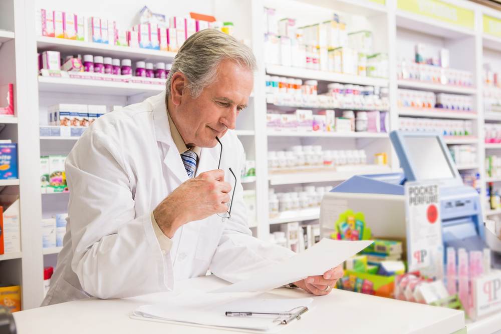 Qui peut détenir une officine de pharmacie ?-2